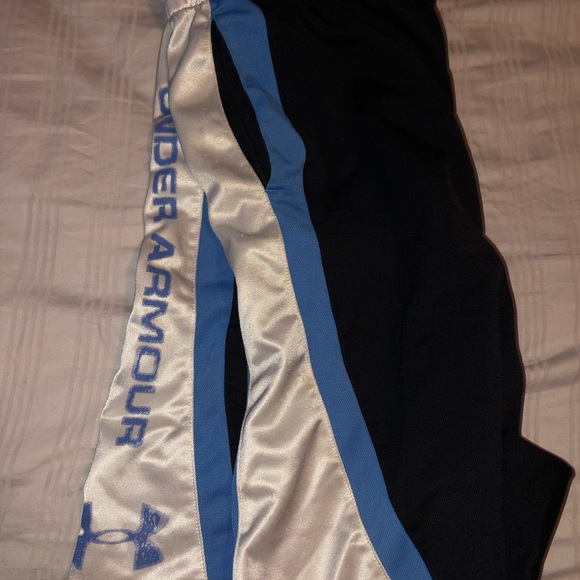 Under armor youth shorts - Picture 2 of 3